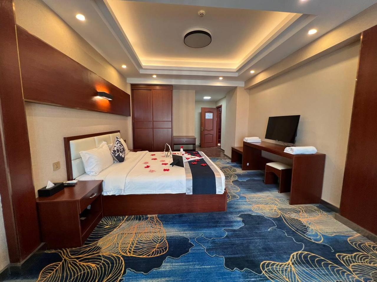 City Comfort Hotel Phnom Penh Airport Exteriör bild