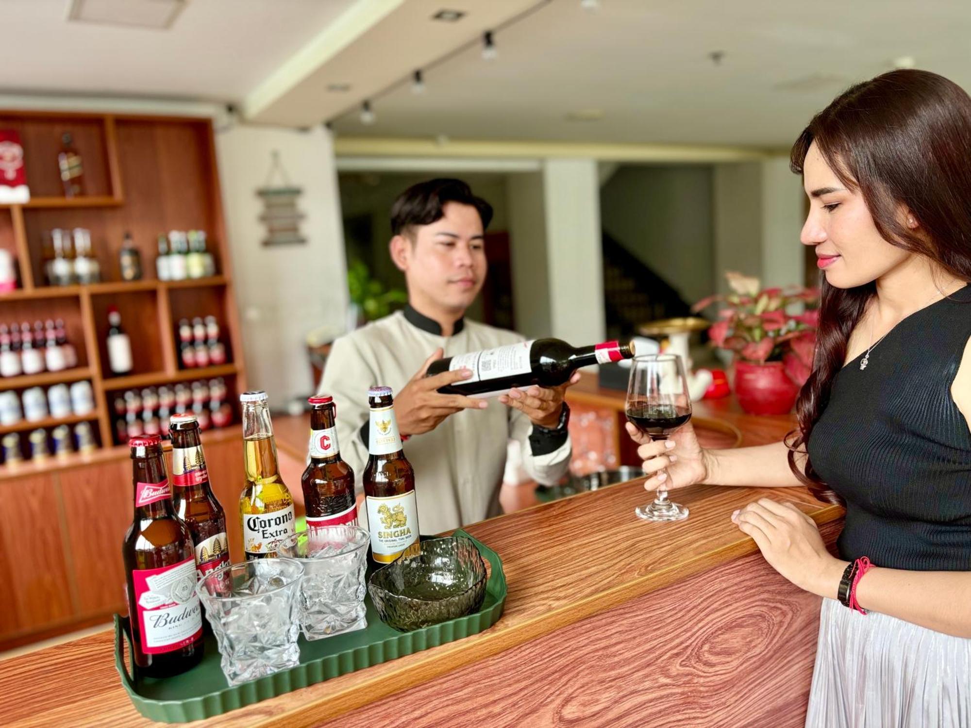 City Comfort Hotel Phnom Penh Airport Exteriör bild